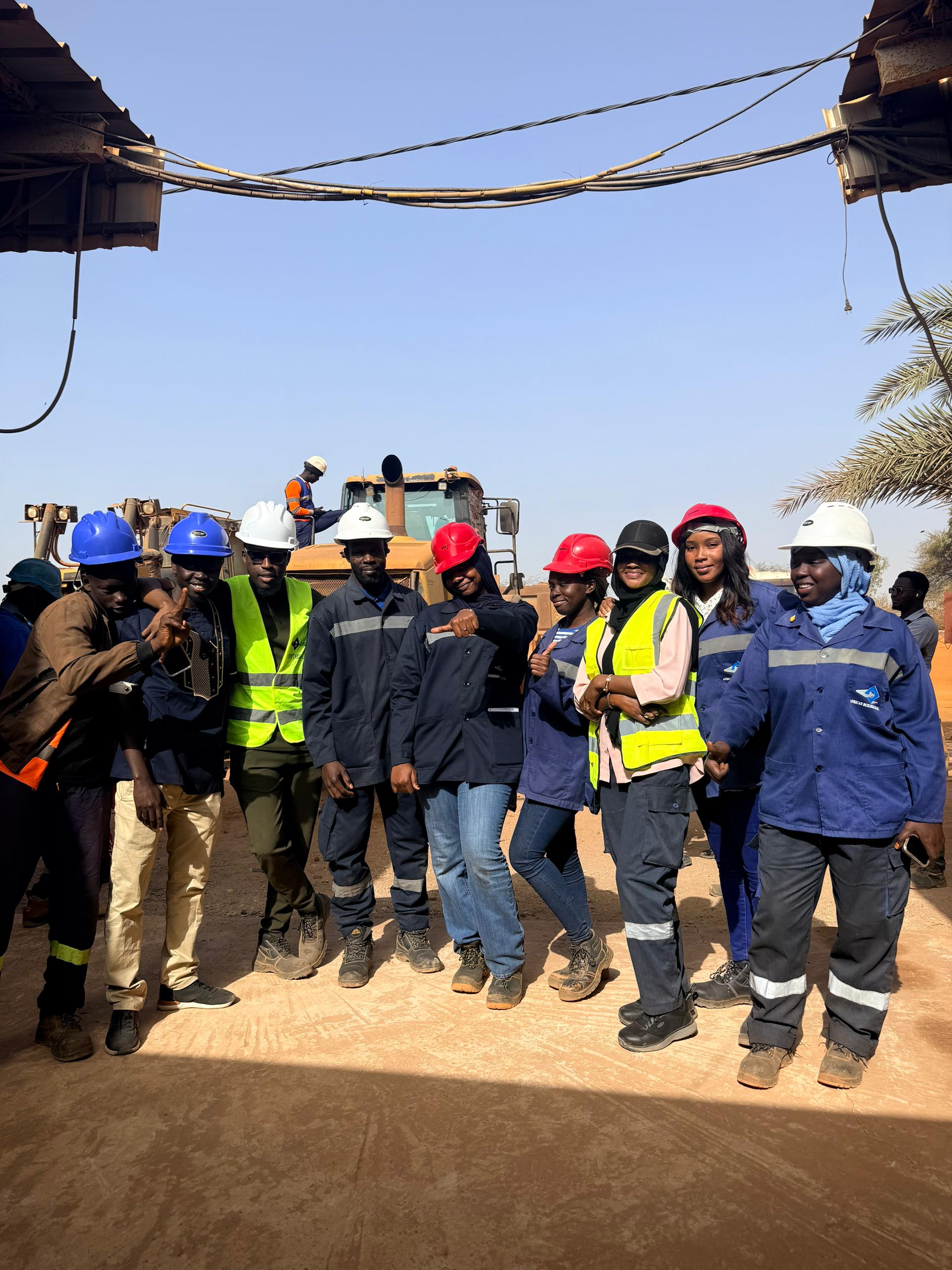Équipes de bétonnage d'African Builders en plein travail